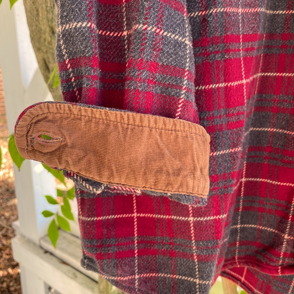 Vintage flannel, very THICK. Made by Alaska Wilderness Gear.
